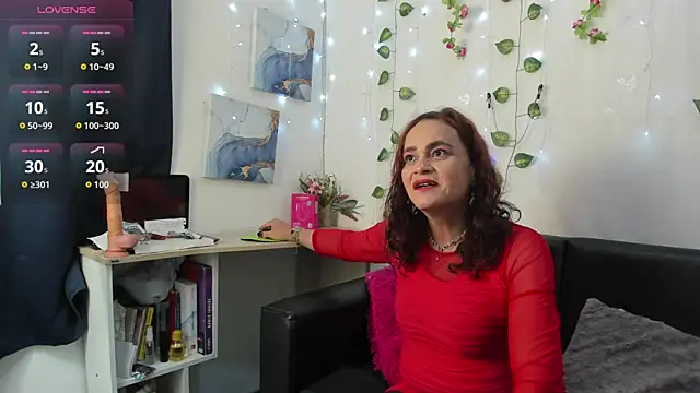 Snapshot of Mishell_Bons chatting on November 4, 2025, 6:01 pm Mishell Bons online show from November 4, 2025, 6:01 pm