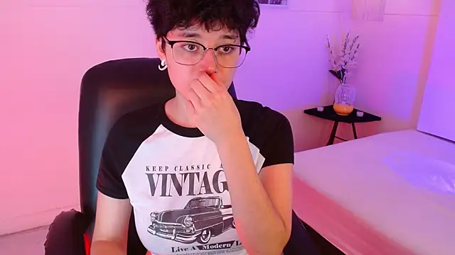 jeroharper online show from November 12, 2025, 2:43 pm