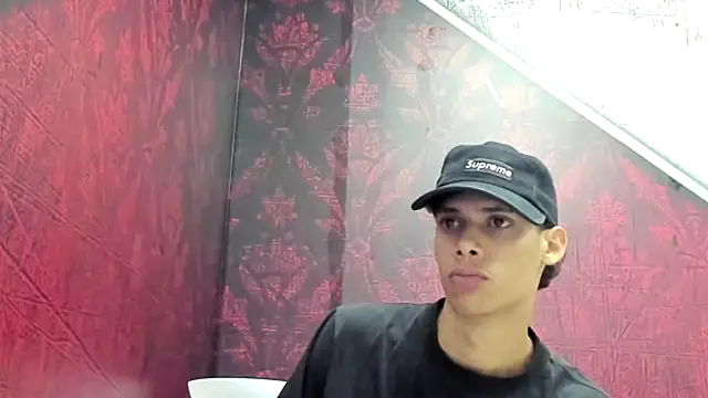 Snapshot of Ian1_ chatting on November 17, 2025, 12:31 pm Ian1 online show from November 17, 2025, 12:31 pm