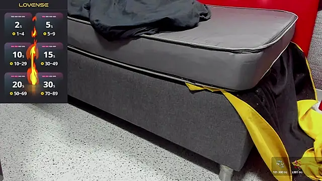 Snapshot of Ian1_ chatting on October 30, 2025, 11:08 am Ian1 online show from October 30, 2025, 11:08 am