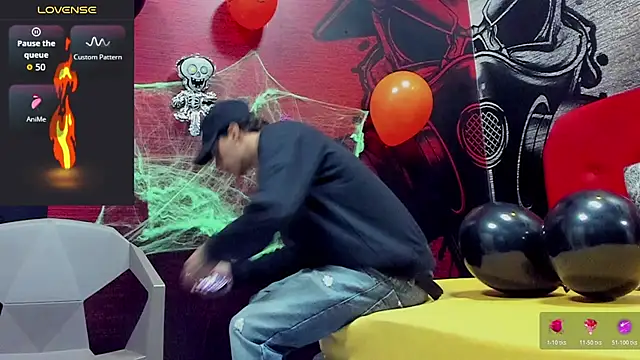 Snapshot of Ian1_ chatting on October 29, 2025, 11:42 am Ian1 online show from October 29, 2025, 11:42 am