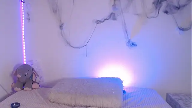 Lia  1 online show from October 22, 2025, 9:35 pm