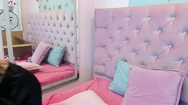 EmmaEbony  online show from February 13, 2026, 1:11 pm