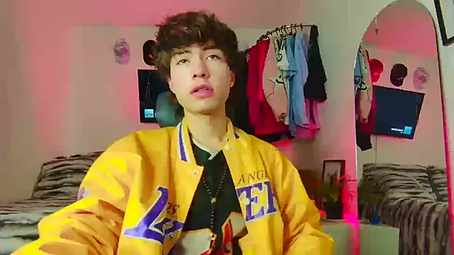 Snapshot of Tonerii chatting on October 14, 2025, 11:47 pm Tonerii online show from October 14, 2025, 11:47 pm