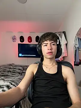 Snapshot of Tonerii chatting on October 19, 2025, 3:20 am Tonerii online show from October 19, 2025, 3:20 am