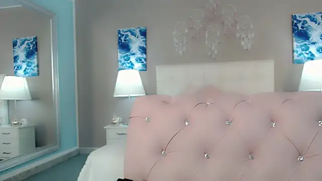 maddissonivanova online show from December 22, 2025, 6:52 pm