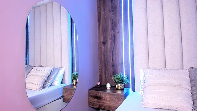 LucySalvatore  online show from November 12, 2025, 5:17 pm