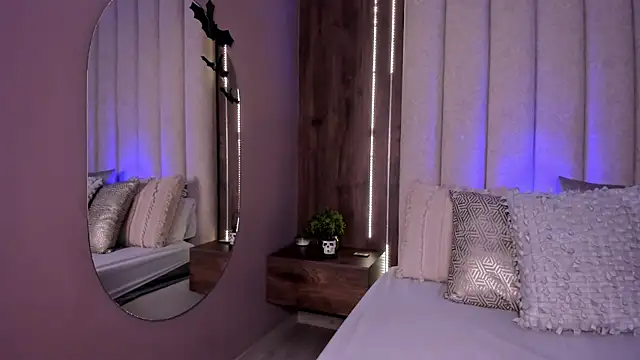 LucySalvatore  online show from October 15, 2025, 1:08 pm