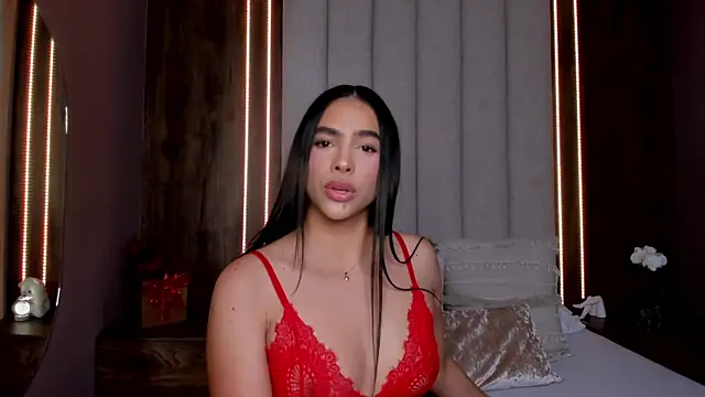 Snapshot of LucySalvatore_ chatting on May 15, 2026, 11:36 pm LucySalvatore online show from May 15, 2026, 11:36 pm