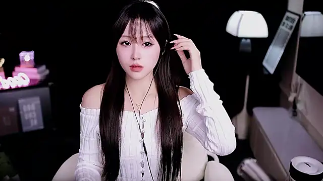 Snapshot of coward_by chatting on February 5, 2026, 11:17 am coward by online show from February 5, 2026, 11:17 am