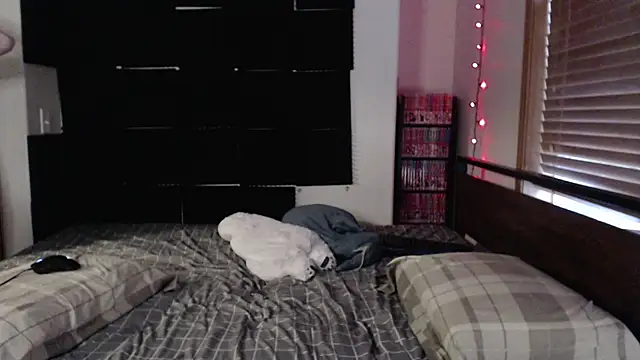 Ivyintheparker online show from June 6, 2026, 3:23 am