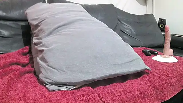 Snapshot of guybo1421983 chatting on September 8, 2025, 5:12 pm guybo1421983 online show from September 8, 2025, 5:12 pm