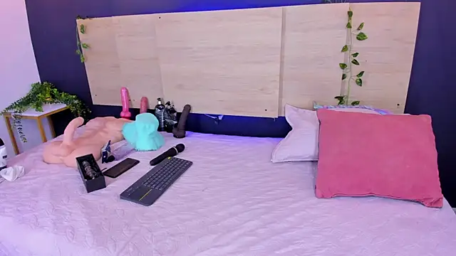 Amalia Bigass online show from November 17, 2025, 4:38 am