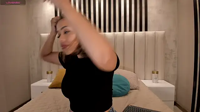 LiamCarterX online show from May 1, 2026, 12:21 pm