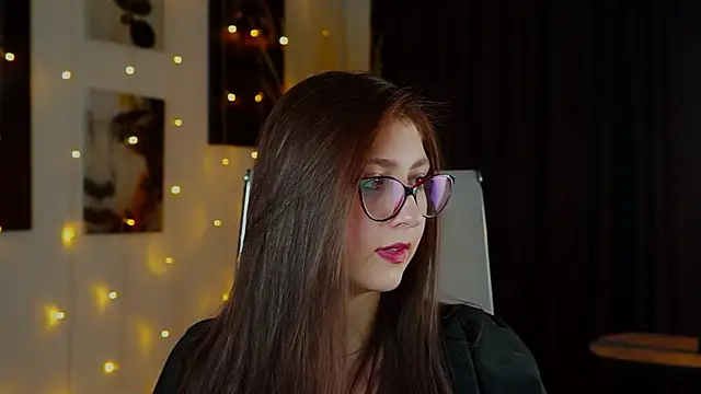 Snapshot of Mary_Miiller chatting on December 2, 2025, 9:33 am Mary Miiller online show from December 2, 2025, 9:33 am