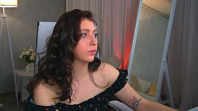 Snapshot of Mary_Miiller chatting on October 8, 2025, 6:37 am Mary Miiller online show from October 8, 2025, 6:37 am