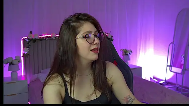 Snapshot of Mary_Miiller chatting on December 3, 2025, 12:37 pm Mary Miiller online show from December 3, 2025, 12:37 pm