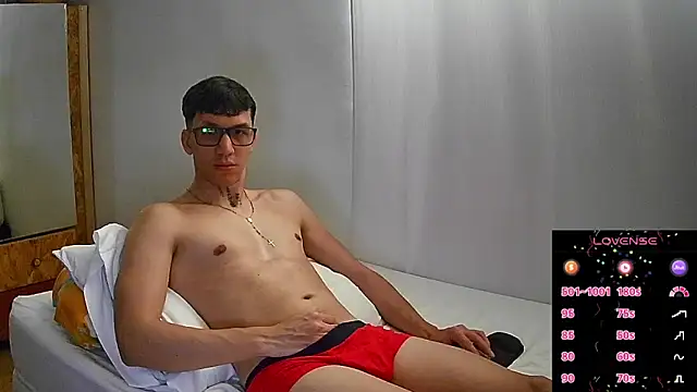 Snapshot of angelicious_ chatting on August 6, 2026, 12:22 pm angelicious online show from August 6, 2026, 12:22 pm