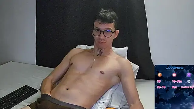 Snapshot of angelicious_ chatting on March 23, 2026, 12:27 pm angelicious online show from March 23, 2026, 12:27 pm