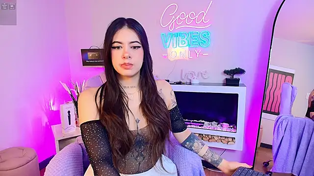 Snapshot of Alice_Vixen chatting on July 8, 2026, 12:28 pm Alice Vixen online show from July 8, 2026, 12:28 pm