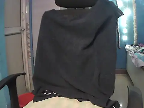 RENUKA RAJPUT online show from November 5, 2025, 5:27 pm