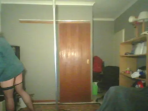 untamedredsnake online show from March 23, 2026, 9:58 pm