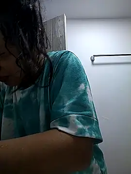 Snapshot of Eimy-04 chatting on November 30, 2025, 8:04 am Eimy-04 online show from November 30, 2025, 8:04 am