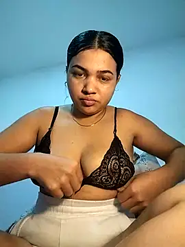 Snapshot of Eimy-04 chatting on November 26, 2025, 12:05 pm Eimy-04 online show from November 26, 2025, 12:05 pm