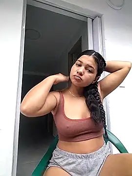 Snapshot of Eimy-04 chatting on December 4, 2025, 1:21 pm Eimy-04 online show from December 4, 2025, 1:21 pm