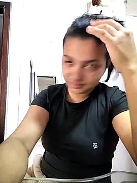 Snapshot of Eimy-04 chatting on October 18, 2025, 5:37 pm Eimy-04 online show from October 18, 2025, 5:37 pm