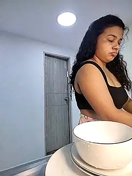 Snapshot of Eimy-04 chatting on November 11, 2025, 5:08 pm Eimy-04 online show from November 11, 2025, 5:08 pm