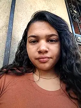 Snapshot of Eimy-04 chatting on October 19, 2025, 9:17 pm Eimy-04 online show from October 19, 2025, 9:17 pm