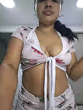 Snapshot of Eimy-04 chatting on June 17, 2026, 7:13 pm Eimy-04 online show from June 17, 2026, 7:13 pm