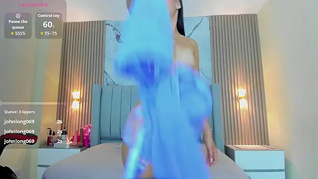 AURORAMARTIN2 online show from December 4, 2025, 7:46 pm