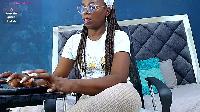 Snapshot of ebony__jheim chatting on August 3, 2026, 12:44 pm ebony jheim online show from August 3, 2026, 12:44 pm