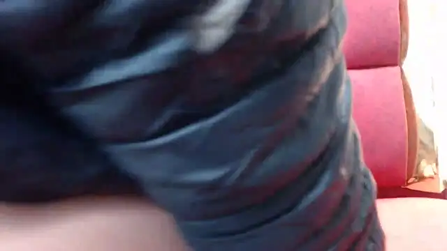 lola warner online show from October 21, 2025, 3:28 am