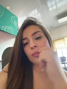 fernanda aram  online show from September 21, 2025, 1:27 pm