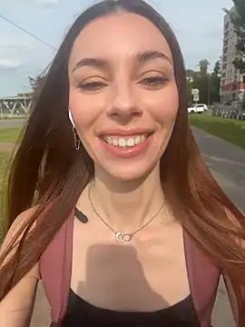 Amelie Crosby online show from June 28, 2026, 2:01 pm