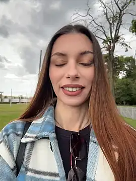 Amelie Crosby online show from July 9, 2026, 2:16 pm