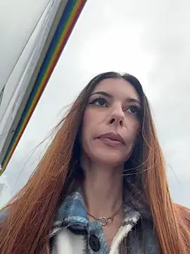 Amelie Crosby online show from July 3, 2026, 1:28 pm