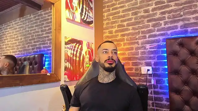 VinzenzRizzo online show from December 4, 2025, 4:33 am