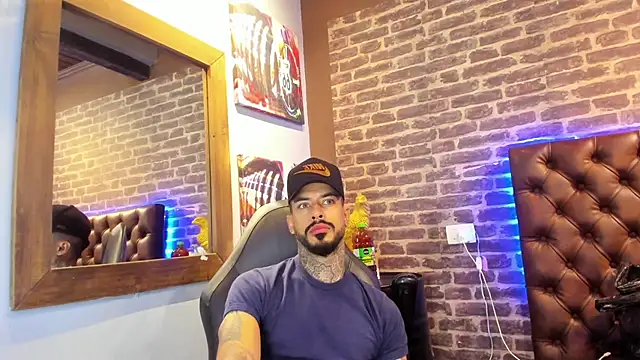 VinzenzRizzo online show from October 28, 2025, 3:40 am