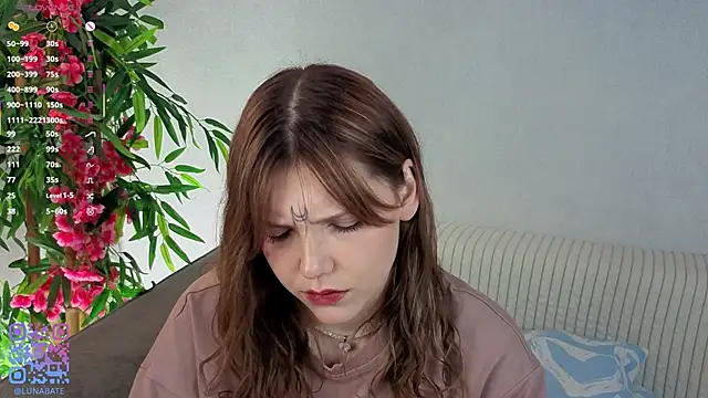 Snapshot of Lunabate chatting on December 3, 2025, 5:19 am Lunabate online show from December 3, 2025, 5:19 am