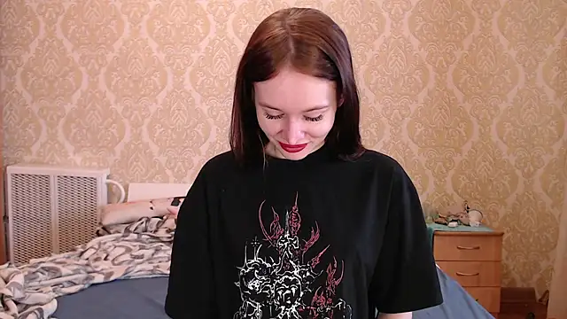 Snapshot of Kitkaat00 chatting on November 3, 2025, 8:29 am Kitkaat00 online show from November 3, 2025, 8:29 am