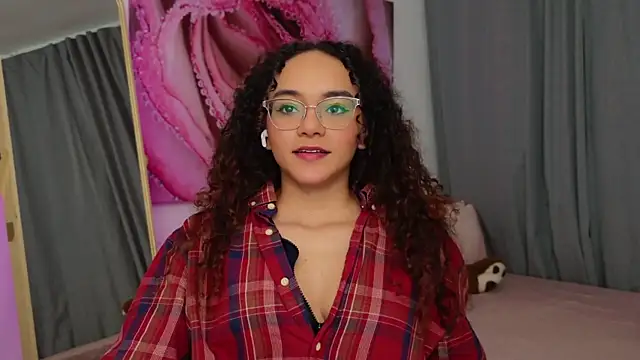 Snapshot of Taylor_Tina chatting on December 17, 2025, 10:15 pm Taylor Tina online show from December 17, 2025, 10:15 pm