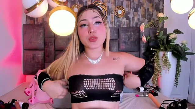 Snapshot of PatyLawrence chatting on November 13, 2025, 2:59 am PatyLawrence online show from November 13, 2025, 2:59 am