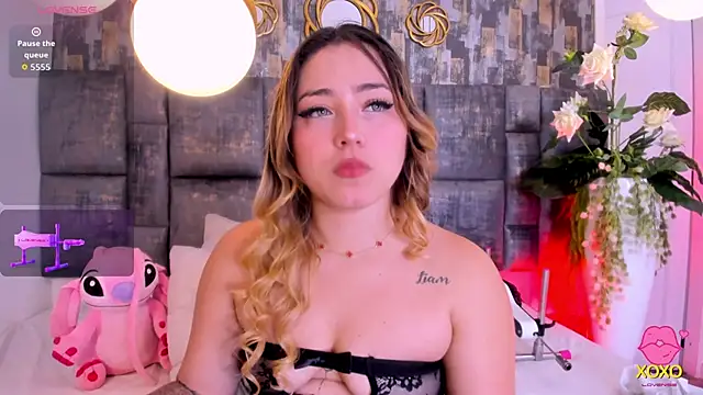 Snapshot of PatyLawrence chatting on November 9, 2025, 4:27 am PatyLawrence online show from November 9, 2025, 4:27 am