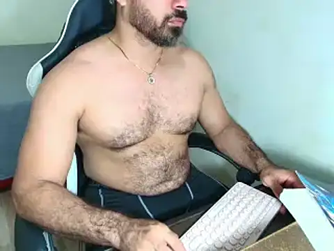 Snapshot of max_love255 chatting on February 15, 2026, 7:24 pm max love255 online show from February 15, 2026, 7:24 pm