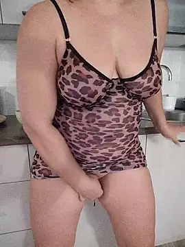 Snapshot of BigAssMom_ chatting on November 18, 2025, 2:53 pm BigAssMom online show from November 18, 2025, 2:53 pm