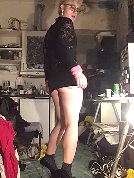 Sissy Cindy Whore online show from October 28, 2025, 3:18 am